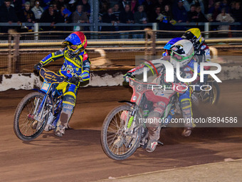 Charles Wright  (White) inside Kyle Howarth  (Red) with Justin Sedgmen  (Blue) and Norick Blodorn  (Yellow) during the SGB Premiership match...