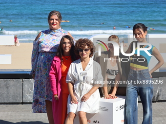 (L-R) Coria Castillo, Anna Marchessi, Anna R.Costa, Natalia de Molina and Anna Castillo pose during the presentation of the series 'Fácil' a...