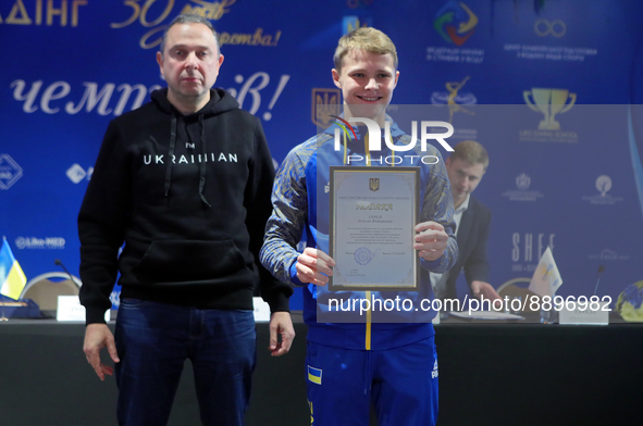 KYIV, UKRAINE - SEPTEMBER 21, 2022 - Minister of Youth and Sports of Ukraine Vadym Huttsait (L) presents a certificate of gratitude from Ukr...