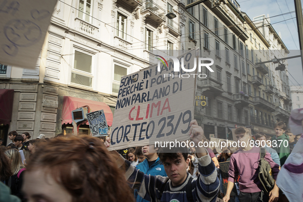 A poster displayed by a student denounces the total insensitivity of politicians to environmental and climate issues.
Milan, 23 September 2...