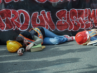 Two students lie on the ground to protest against the alternation between school and work.
Milan, 23 september 2022 (