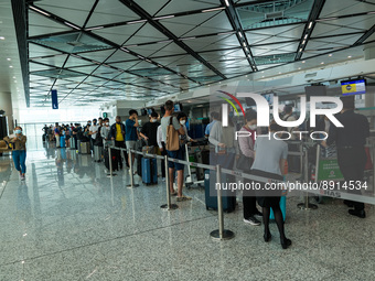  The check-in queue for the flight to Singapore was the longest seen at the Hong Kong International Airport, in Hong Kong, China, on Sept 26...
