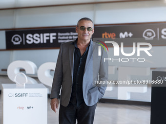 Actor Eduard Fernandez poses at the presentation of the film 'Los renglones torcidos de Dios' at the San Sebastian Film Festival, September...