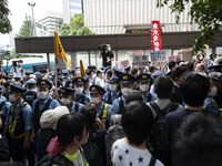 Around the funeral’s venues are chaotic with protestors, passersby and police during the state funeral of Shinzo Abe in Tokyo, Japan, 27 Sep...