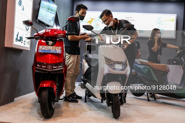 Visitors look at electric motorcycles during the Indonesia Motorcycle Show Exhibition in Jakarta, Indonesia, November 3, 2022. Indonesia is...