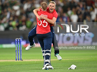 England team celebrate after winning the Final during the ICC Men's T20 World Cup match between Pakistan and England at Melbourne Cricket Gr...