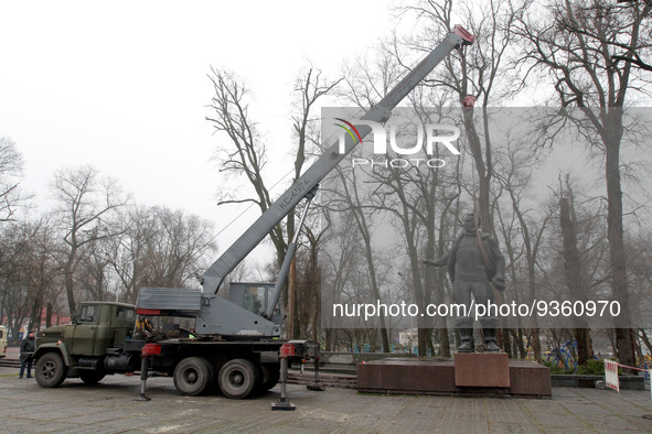 DNIPRO, UKRAINE - DECEMBER 26, 2022 - The monument to Soviet test pilot Valery Chkalov is being dismantled at the entrance to Lazar Hloba Pa...