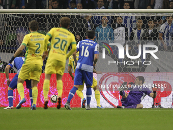 Pacos Ferreira's Portuguese forward Bruno Moreira score the goal during the Premier League 2015/16 match between FC Porto and FC Pacos Ferre...