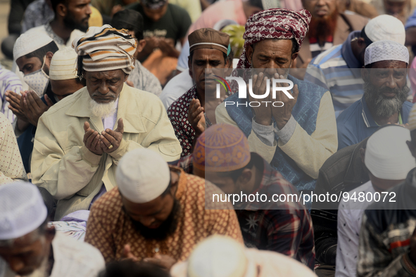 Muslim devotees pray the final prayer of Bishwa Ijtema, considered the world's second-largest Muslim gathering after Hajj, in Tongi, the out...