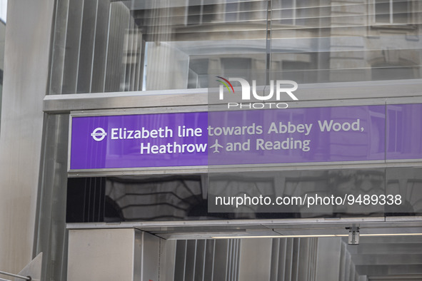 The Elizabeth Line - Liverpool Street underground station in London. The Elizabeth line is a high-frequency hybrid urban-suburban rail servi...