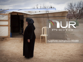 Syrian refugees living in no man