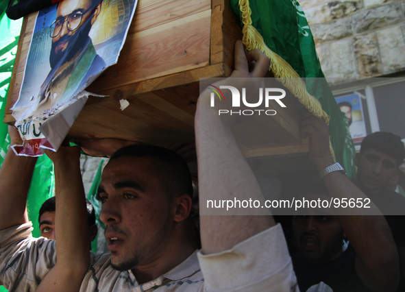 RAMALLAH, PALESTINE -April 30, 2014: Palestinian mourners attend the funeral of  Hamas members Adi Awadallah who was reportedly killed in 19...