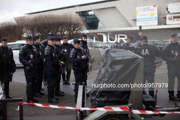 Police isolated the area for the climate demonstrations during the last day of COP21 on Avenue De La Grande Armée in Paris, France, on Decem...