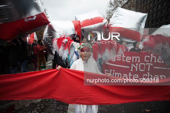 Guardian angels of the climate holds up a red line symbolizing panetary boundries in front of estimated 15,000 demonstrators during the D12...