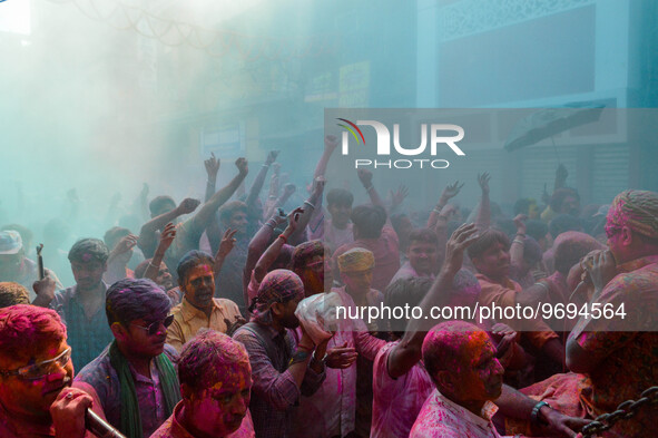 People are seen celebrating the festival of Holi  in Kolkata , India , on 5 march 2023 ,with colored powder called ''Abir'' . Holi , also kn...