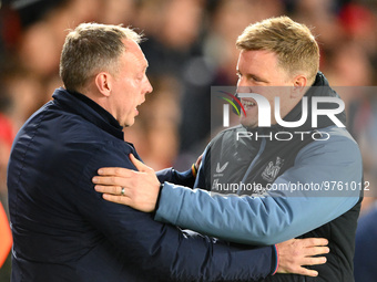 Steve Cooper, Nottingham Forest head coach and Eddie Howe, manager of Newcastle United during the Premier League match between Nottingham Fo...