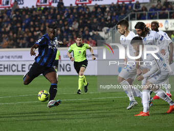 Duvan Zapata of Atalanta BC shoots the ball  during the italian soccer Serie A match Atalanta BC vs Empoli FC on March 17, 2023 at the Gewis...