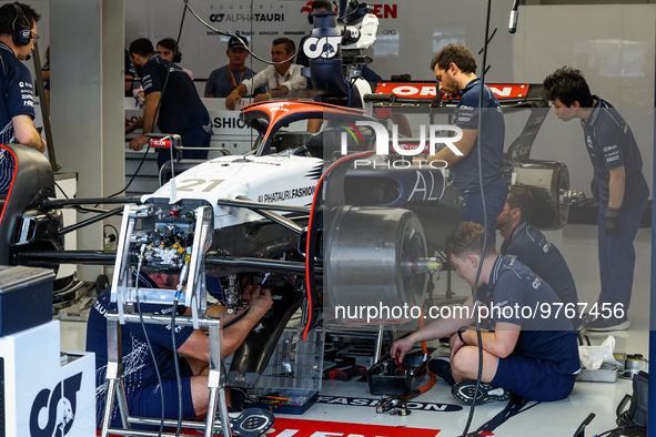 Scuderia AlphaTauri AT04, mechanics working on the car in the garage during the Formula 1 STC Saudi Arabian Grand Prix 2023, 2nd round of th...