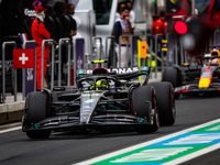 44 HAMILTON Lewis (gbr), Mercedes AMG F1 Team W14, 01 VERSTAPPEN Max (nld), Red Bull Racing RB19, action pitlane during the Formula 1 STC Sa...