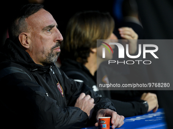 Franck Ribery of US Salernitana drinks a coffee sitting on the bench during the Serie A match between US Salernitana and Bologna FC at Stadi...