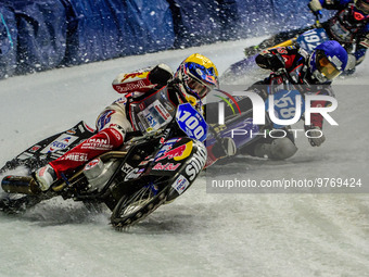 Franz Zorn (100) (Yellow) picks up outside Stefan Svensson (58) during the Ice Speedway Gladiators World Championship Final 1 at Max-Aicher-...