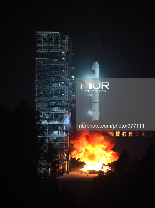 (151229) -- XICHANG, Dec. 29, 2015 () -- Photo taken on Dec. 29, 2015 shows the Long March-3B carrier rocket is launched with the Gaofen-4 S...