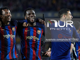 Franck Kessie of FC Barcelona celebrates with his teammates after winning during a match between FC Barcelona v Real Madrid as part of LaLig...