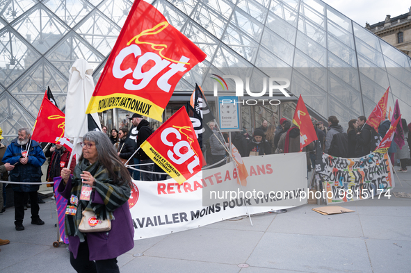 Striking employees of the Louvre Museum in Paris set up a picket line on March 27, 2023 to prevent the opening of the museum in protest agai...