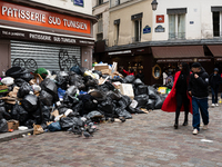 Due to the strike of Parisian garbage collectors since March 27, 2023 to protest against the pension reform, piles of garbage bags continue...