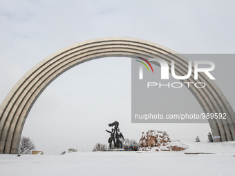 Friendship of Nations Arch in downtown Kyiv, on January 9, 2016. Storm warning announced in Ukraine by Hydrometeorological Center (