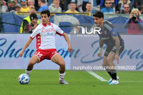 Gregorio Morachioli (Bari) Giuseppe Mastinu (Pisa) during the Italian soccer Serie B match AC Pisa vs SSC Bari on April 23, 2023 at the Aren...