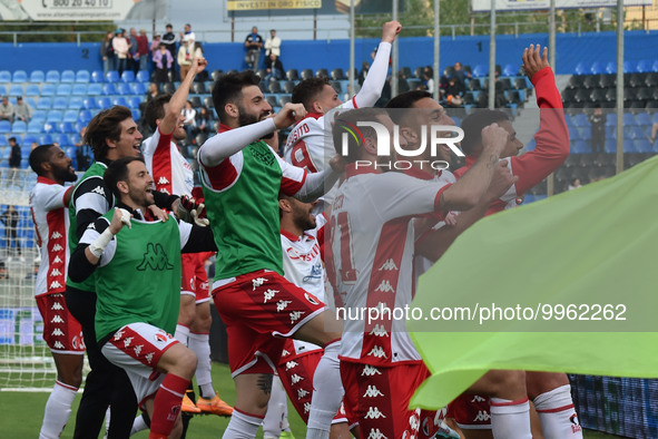 Players of Bari celebrate at the end of the match during the Italian soccer Serie B match AC Pisa vs SSC Bari on April 23, 2023 at the Arena...