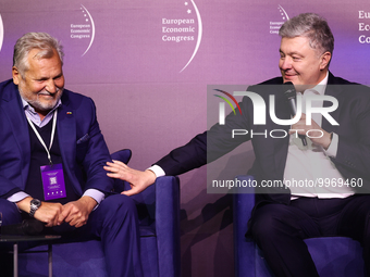 Former President of Poland Aleksander Kwasniewski and former President of Ukraine Petro Poroshenko during the European Economic Congress in...