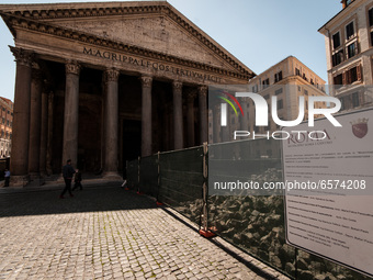 Resurfacing Of Sanpietrini In Piazza Della Rotonda In Rome