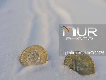 Bitcoin Drops Below $42,000 