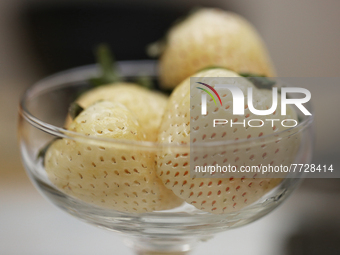 White Strawberries 