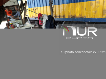 Barber Father Teaching Daughter By The Roadside
