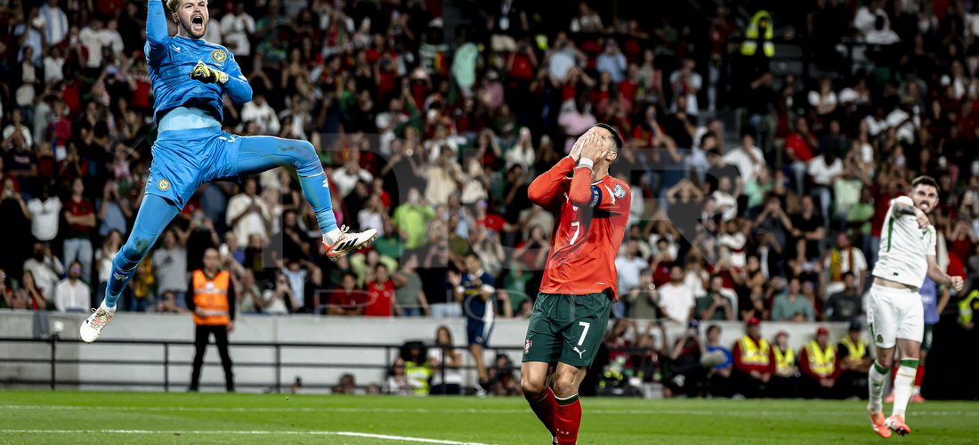 Editorial photography: Portugal forward Bernardo Silva plays during the match between Portugal and Ireland for the FIFA World Cup 2026 UEFA Qualifiers - Group F -...