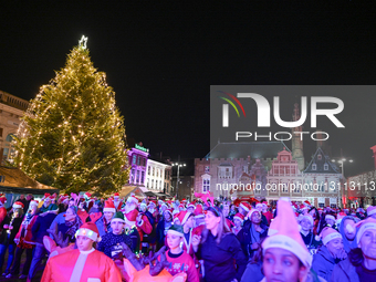 Festive Charity Run In Haarlem Brings Together Hundreds In Holiday Attire