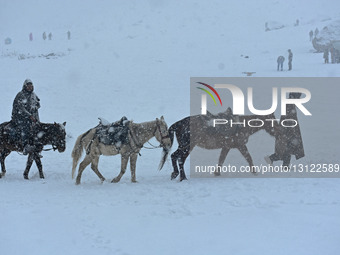 Heavy Snowfall Ends Long Dry Spell, 40 Days Harshest Winter Period 'Chillai Kalan' Begins In Kashmir.