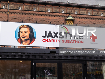 Streamer Lives In Glass Container For Red Cross Charity Drive