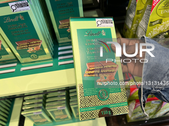 Lindt Launches Dubai Style Chocolate Bars In Canada