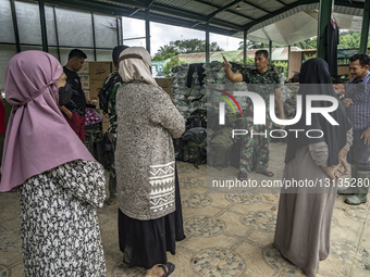 The 0117/Aceh Tamiang Military District Command Upholds Humanitarian Values ​​in Grief