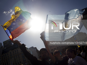 Venezuelans Rally After U.S. Intervention In Venezuela In Buenos Aires