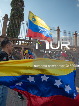 Venezuelans Celebrate The Detention Of  The President Nicolas Maduro