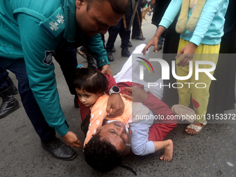 Mobile Phone Traders Clash With Police