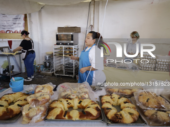 Bakers In Mexico Offer Rosca De Reyes For Sale