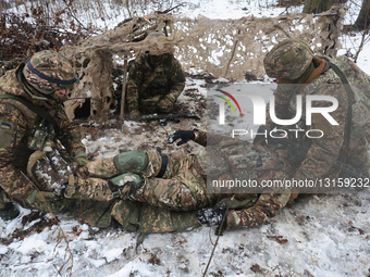 Soldiers from Ukraine?s Khartiia Brigade polish medevac skills 