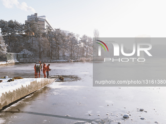 Paris Firefighters Organize Ice Diving Exercise The Day After Heavy Snowfall