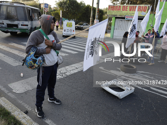Protesters Block Tláhuac Avenue In Mexico City To Demand Housing Rights